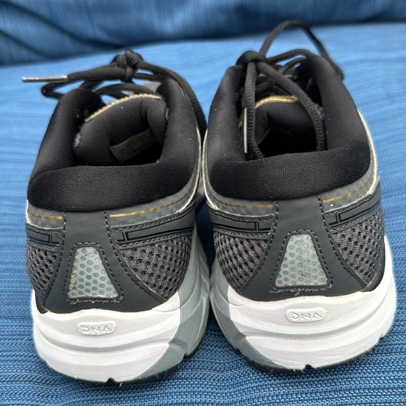 Brooks Addiction Men’s Size 9 medium width (D) - Picture 4 of 8